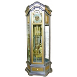 Mueble con cristales laterales